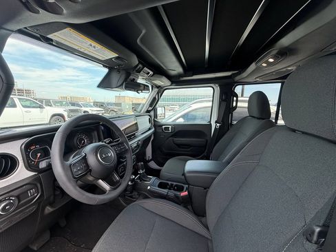 Used 2026 Jeep Wrangler Unlimited Sport AWD/4WD image 5