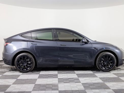 Used 2024 Tesla Model Y Long Range image 9
