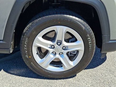 Certified 2023 Jeep Compass Latitude w/ Convenience Group AWD/4WD image 11
