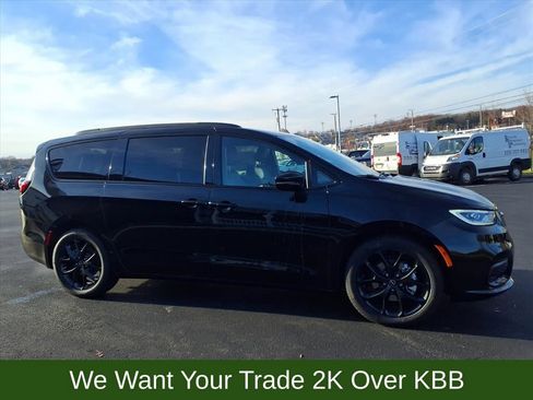 New 2026 Chrysler Pacifica Select w/ S Appearance Package image 6