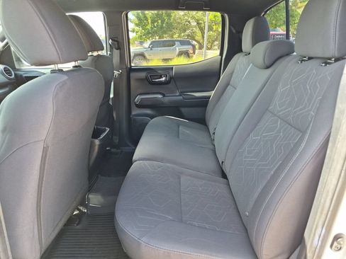 Used 2017 Toyota Tacoma TRD Sport w/ Tow Package (A/T) AWD/4WD image 35