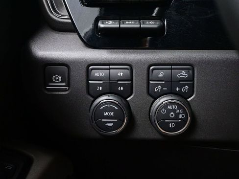 Used 2024 Chevrolet Silverado 1500 ZR2 w/ Technology Package image 19