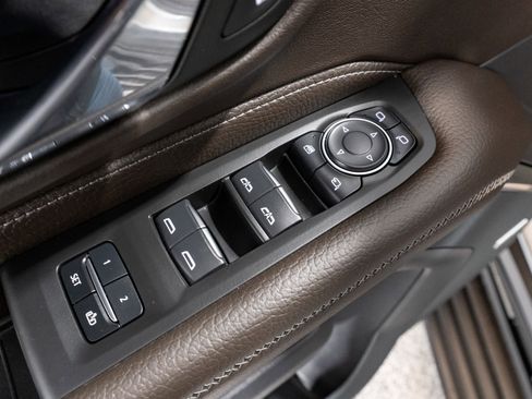 Used 2024 GMC Yukon Denali w/ Denali Reserve Package image 15