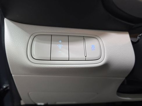 Used 2025 Hyundai Venue SEL FWD image 24