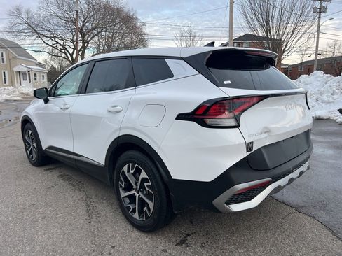 Used 2023 Kia Sportage EX image 3