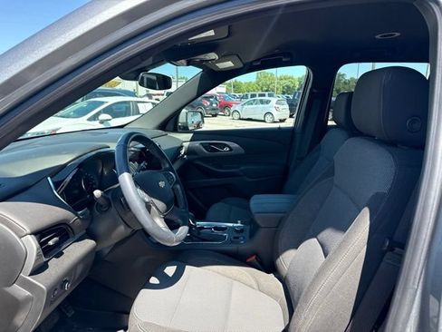 Used 2023 Chevrolet Traverse LT FWD image 18