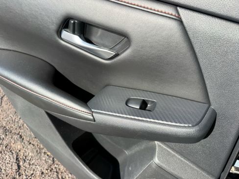 Used 2025 Nissan Sentra SR FWD image 12
