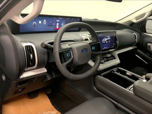 New 2026 Ford Expedition Active image 7