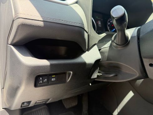 Used 2022 Toyota RAV4 LE AWD/4WD image 21