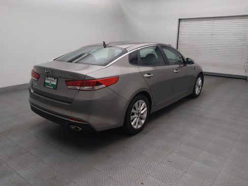 Used 2018 Kia Optima LX w/ 17" Alloy Wheels Package FWD image 9