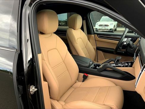 Used 2023 Porsche Cayenne S image 7