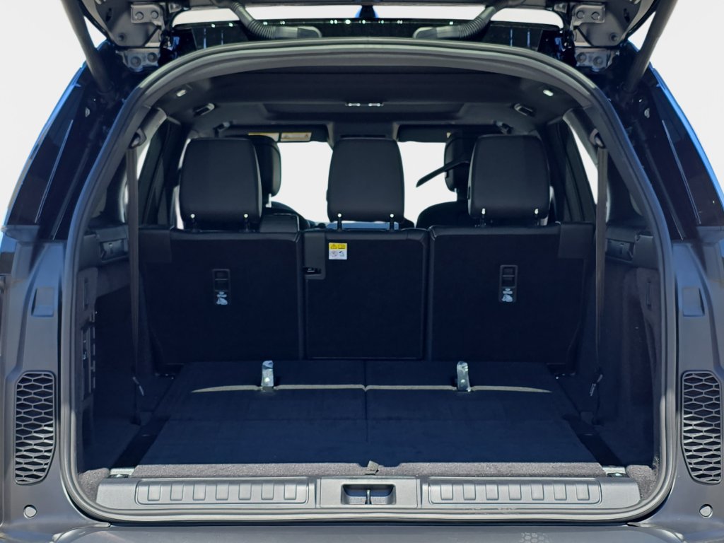 New 2026 Land Rover Discovery S AWD/4WD image 12