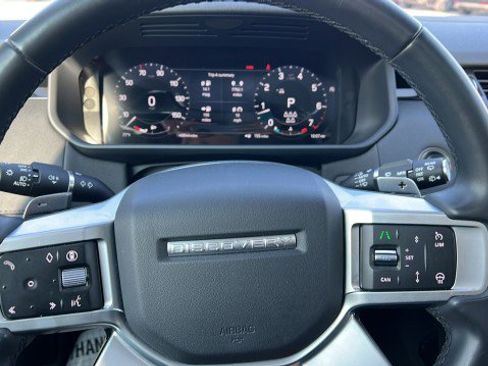 Used 2024 Land Rover Discovery S image 32