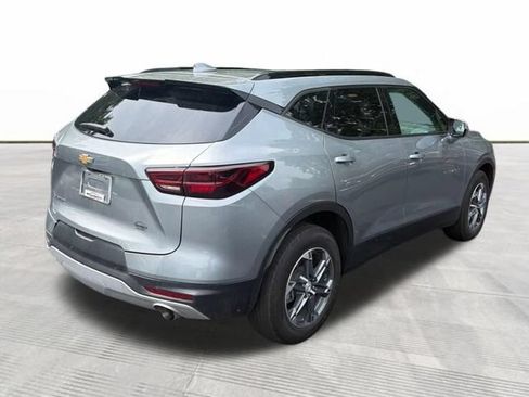 Used 2025 Chevrolet Blazer LT w/ Sound & Technology Package FWD image 2