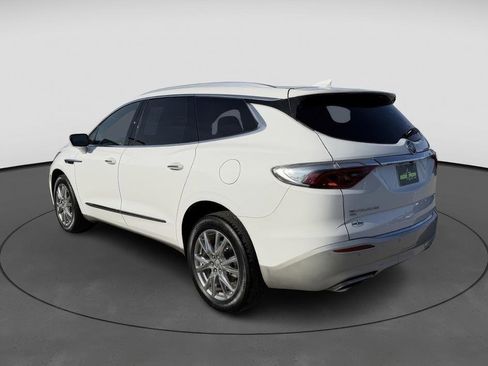 Used 2023 Buick Enclave Essence w/ Experience Buick Package image 5