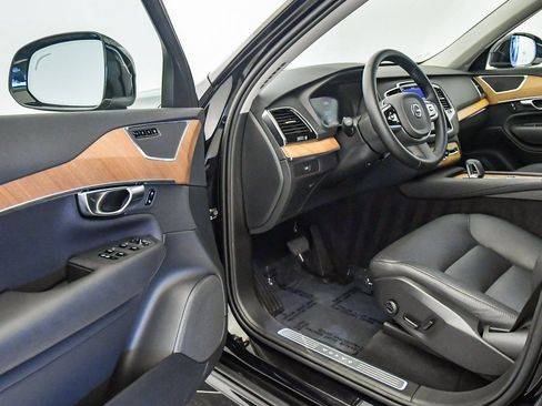 Used 2025 Volvo XC90 B6 Plus AWD/4WD image 21