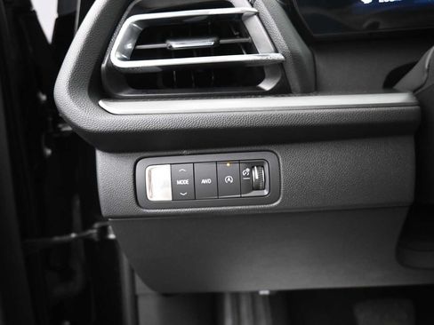 Used 2024 Chevrolet Traverse LT w/ Trailering Package AWD/4WD image 10