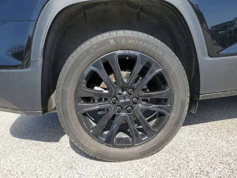 Used 2023 GMC Acadia SLE w/ Driver Convenience Package image 8