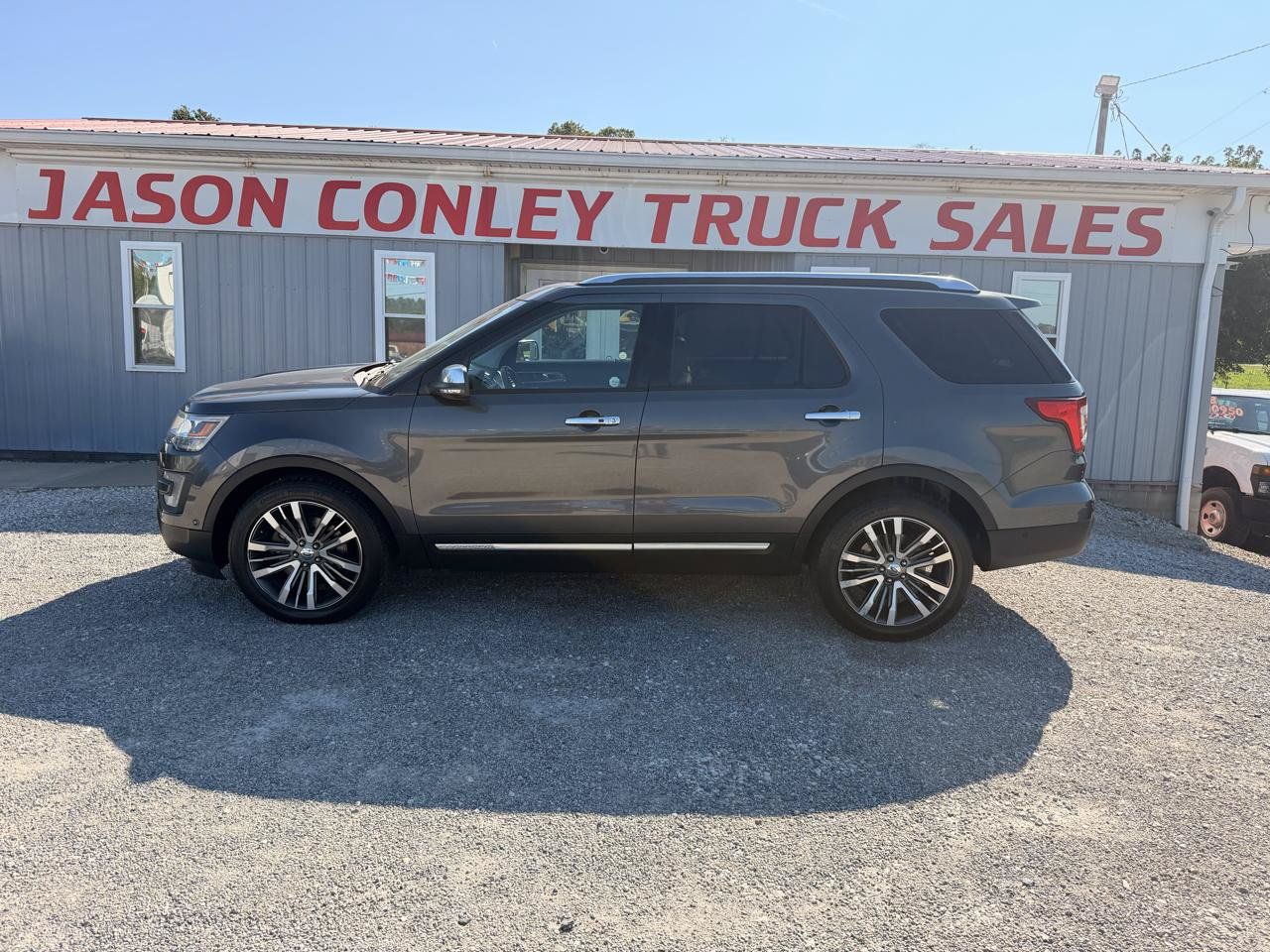 Used 2017 Ford Explorer Platinum AWD/4WD image 1