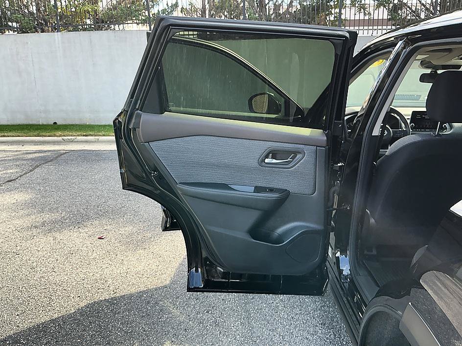 Certified 2023 Nissan Rogue SV FWD image 22