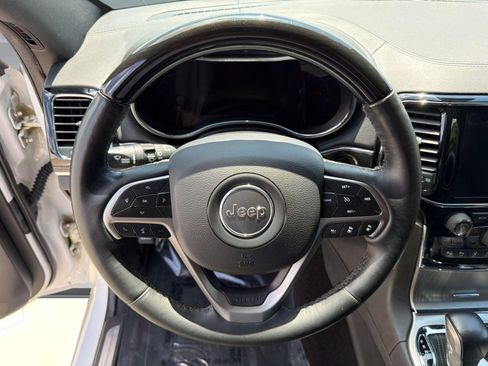Used 2019 Jeep Grand Cherokee Overland AWD/4WD image 27