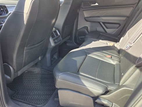 Used 2023 Volkswagen Atlas Cross Sport SE image 10