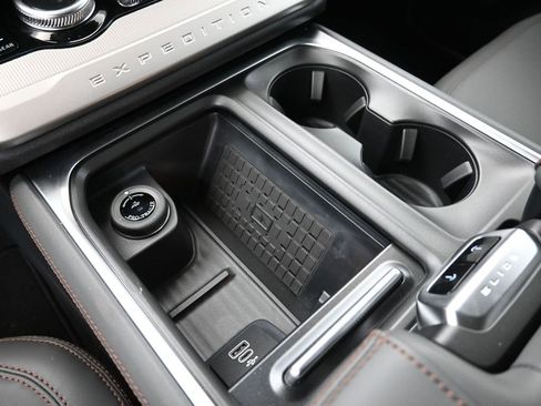 New 2025 Ford Expedition Active image 31