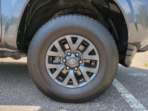 Used 2021 Toyota Tacoma SR5 RWD image 11