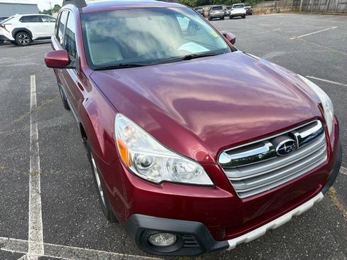 Used 2013 Subaru Outback 2.5i Limited AWD/4WD image 3
