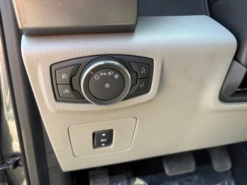 Used 2016 Ford F150 XLT w/ Equipment Group 302A Luxury AWD/4WD image 18