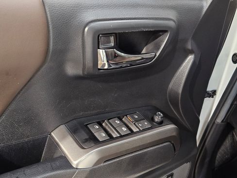 Used 2023 Toyota Tacoma Limited AWD/4WD image 21