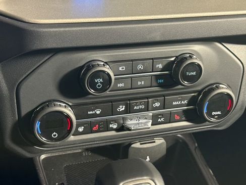 Used 2025 Ford Bronco Outer Banks AWD/4WD image 38