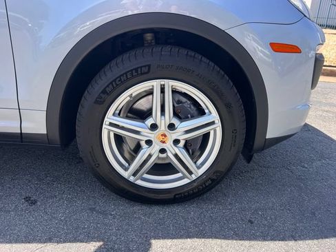 Used 2016 Porsche Cayenne AWD/4WD image 36