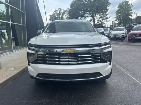 Used 2025 Chevrolet Suburban Premier RWD image 3