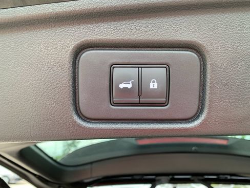 Used 2024 Nissan Pathfinder Platinum FWD image 8