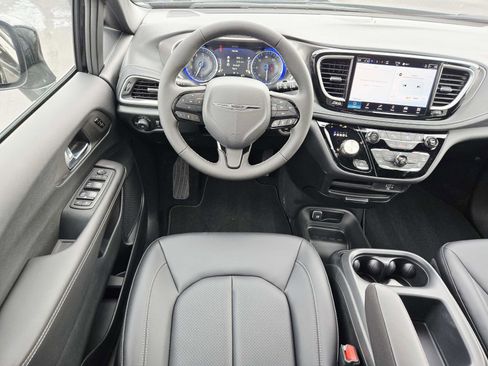 New 2026 Chrysler Pacifica Select w/ S Appearance Package image 10