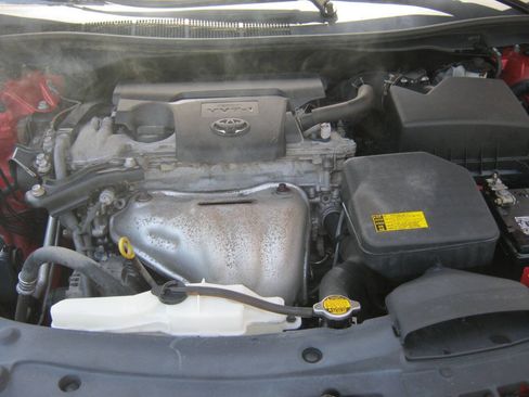 Used 2014 Toyota Camry SE w/ Moonroof Package FWD image 14