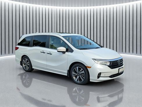 Certified 2022 Honda Odyssey Touring image 2