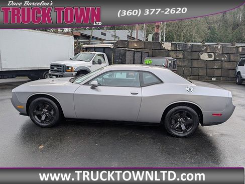 Used 2013 Dodge Challenger SXT image 6