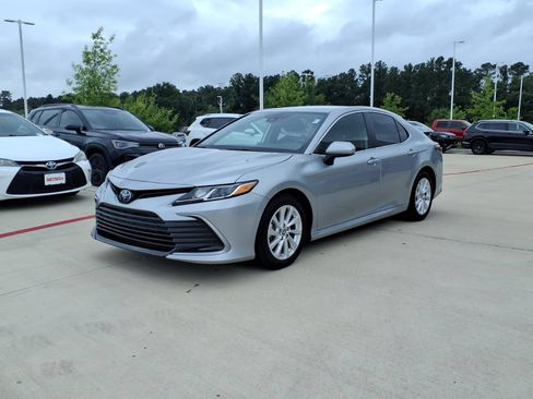 Used 2024 Toyota Camry LE FWD image 2