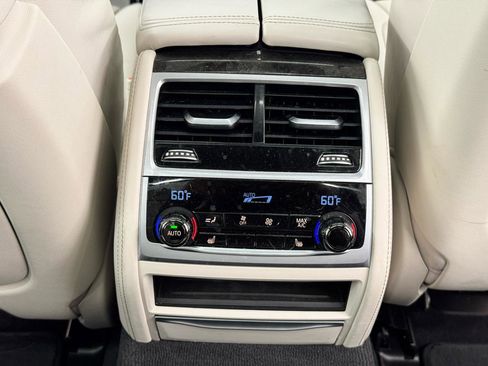 Used 2021 BMW 750i xDrive w/ Executive Package AWD/4WD image 20