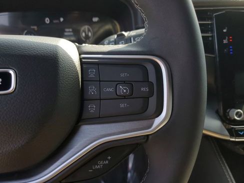 Used 2025 Jeep Wagoneer 4WD w/ Convenience Group I image 26