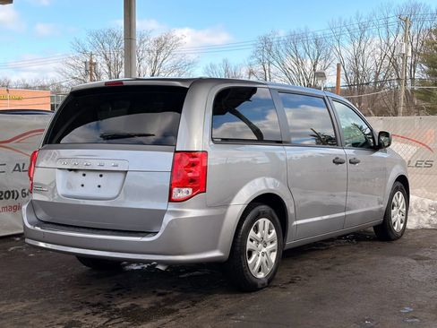 Used 2019 Dodge Grand Caravan SE image 10