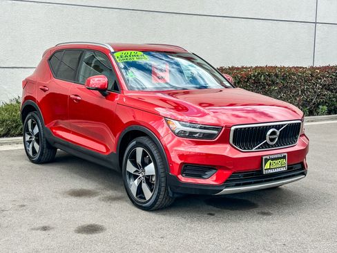 Used 2019 Volvo XC40 T4 Momentum FWD image 3