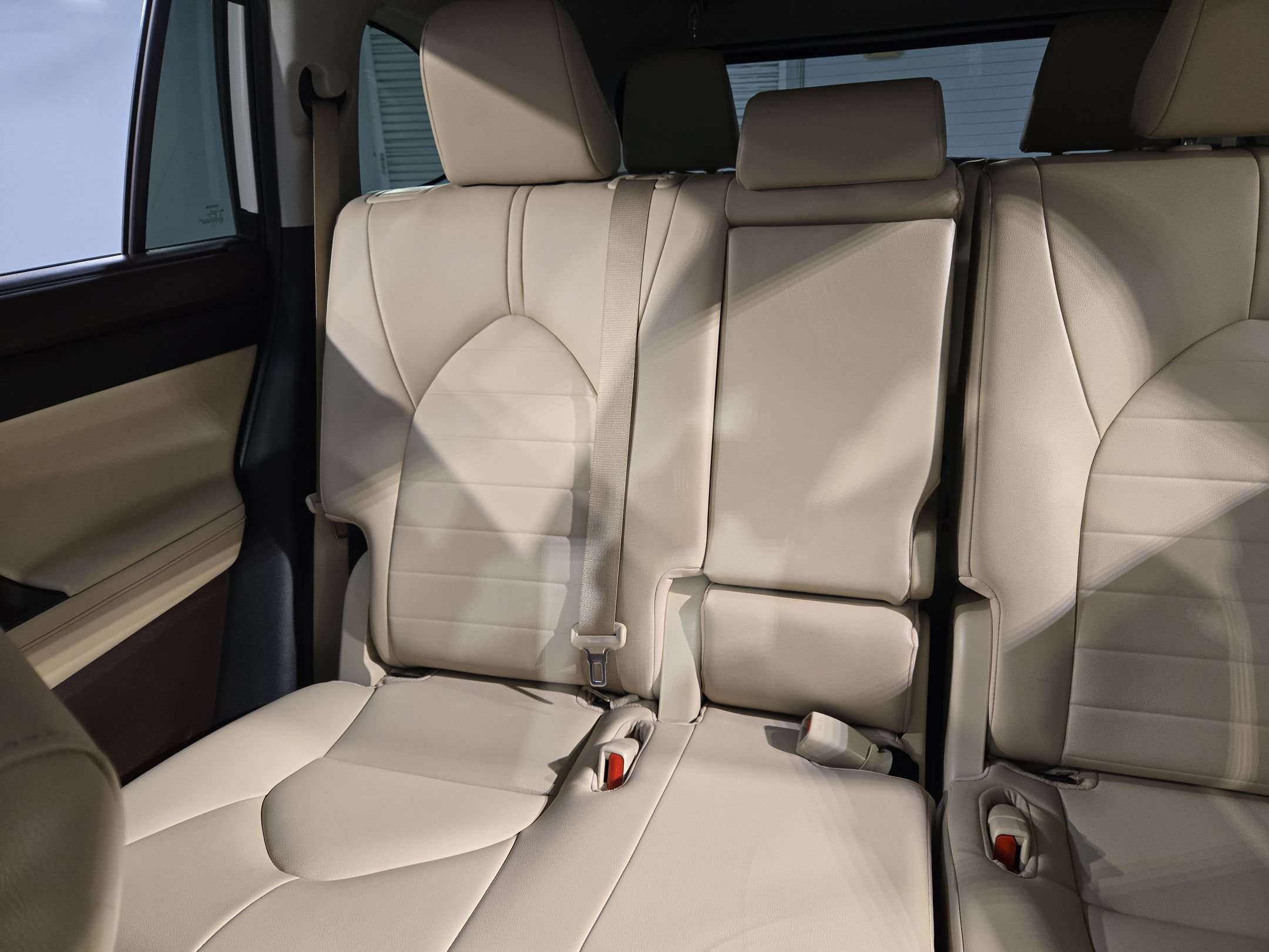 Used 2022 Toyota Highlander XLE FWD image 12
