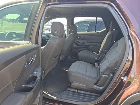 Used 2023 Chevrolet Traverse LT FWD image 8