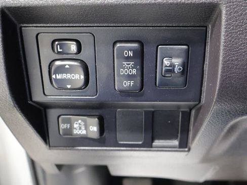 Used 2016 Toyota Tundra SR5 w/ SR5 Upgrade Package AWD/4WD image 31