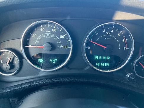 Used 2011 Jeep Wrangler Sahara image 27