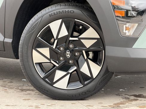 Used 2024 Hyundai Kona SEL w/ Convenience Package FWD image 4