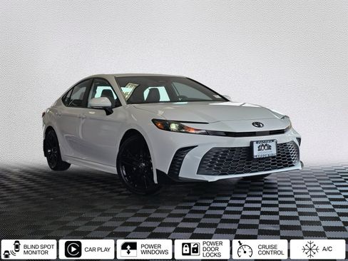Used 2026 Toyota Camry SE w/ Convenience Package FWD image 1